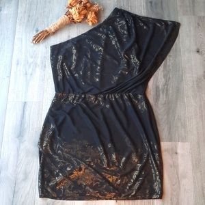 Le Chateau Size XL 100% Polyester One Shoulder Black & Gold Lined Layered Dress